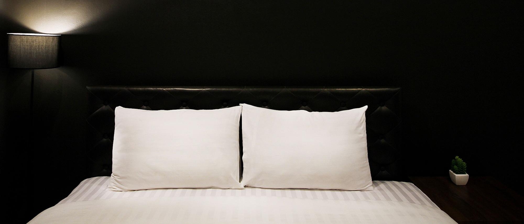 The Artist House Hotel Patong Bagian luar foto