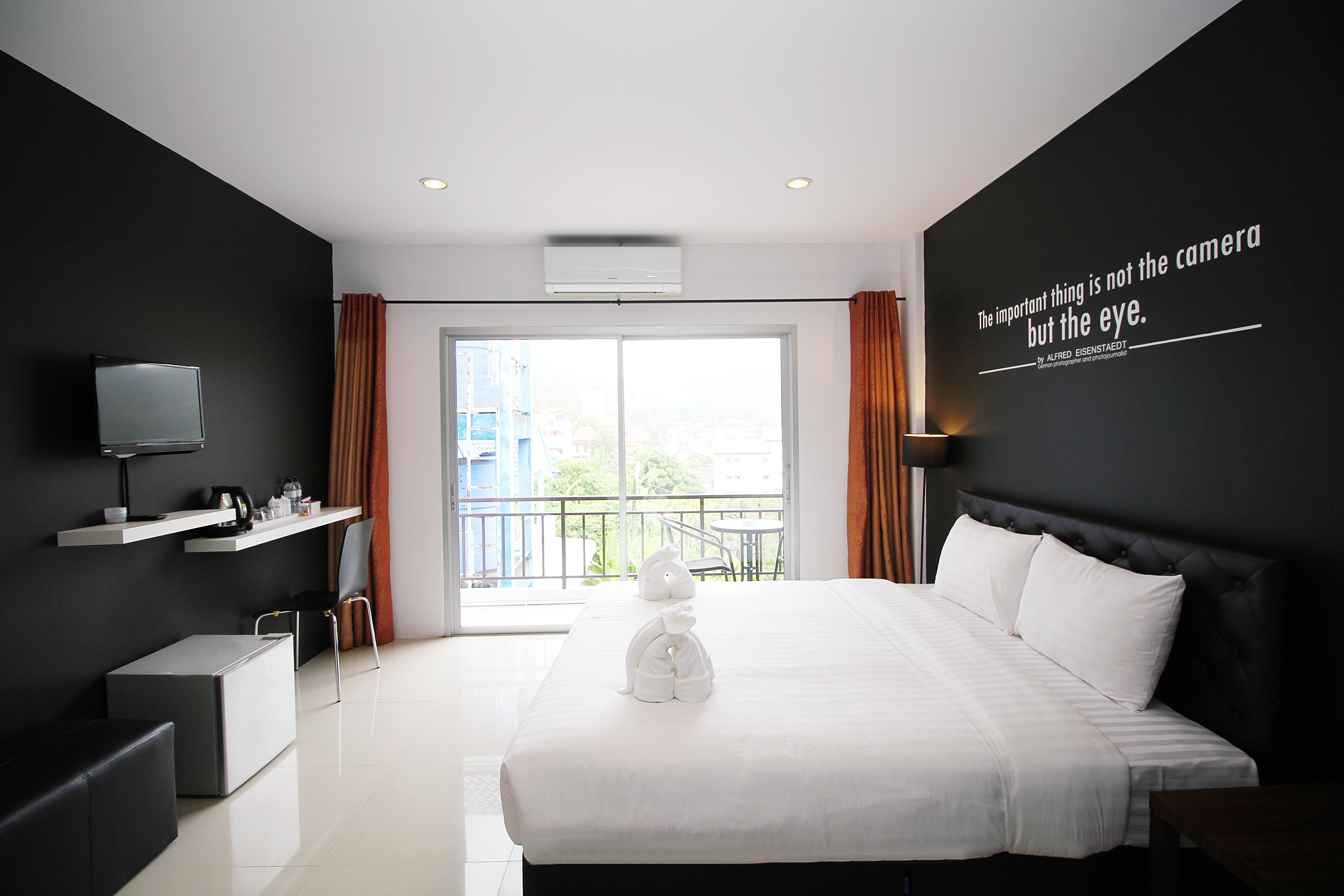 The Artist House Hotel Patong Bagian luar foto