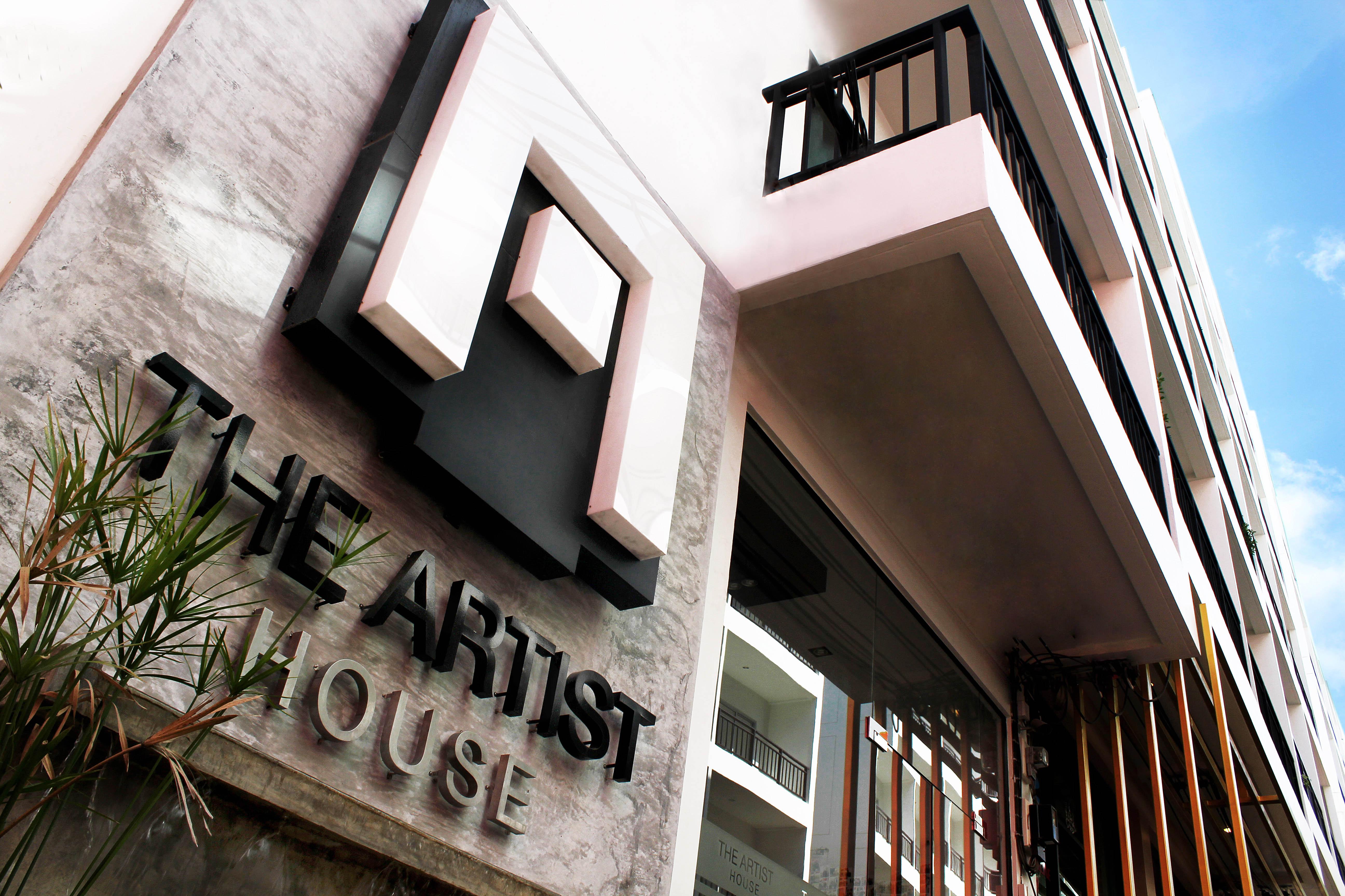 The Artist House Hotel Patong Bagian luar foto