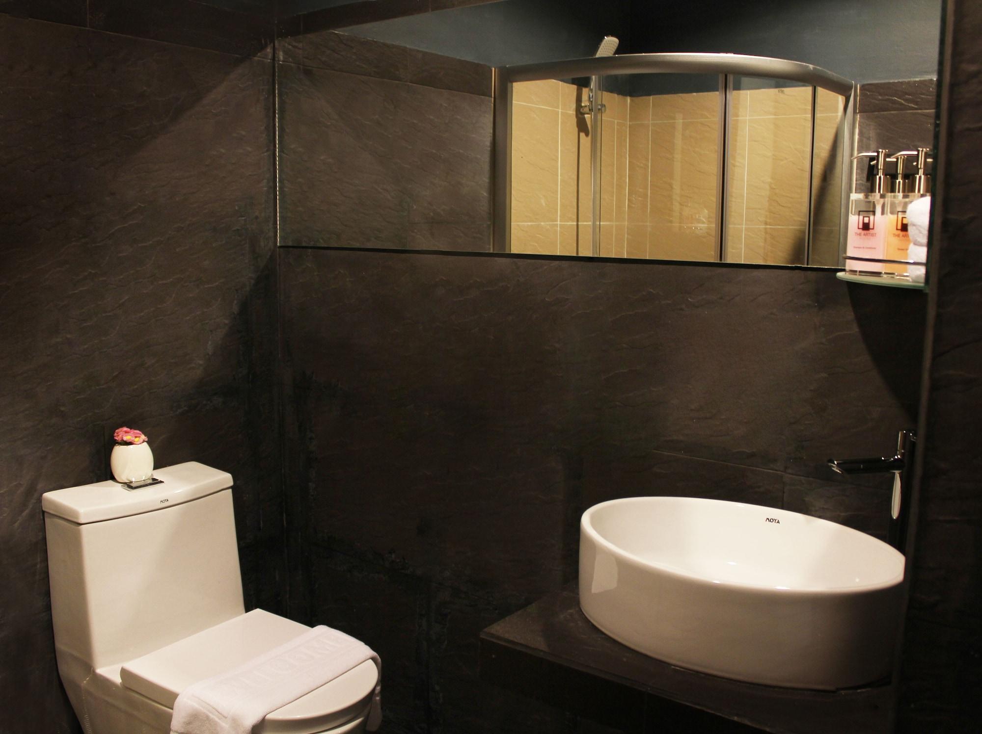 The Artist House Hotel Patong Bagian luar foto