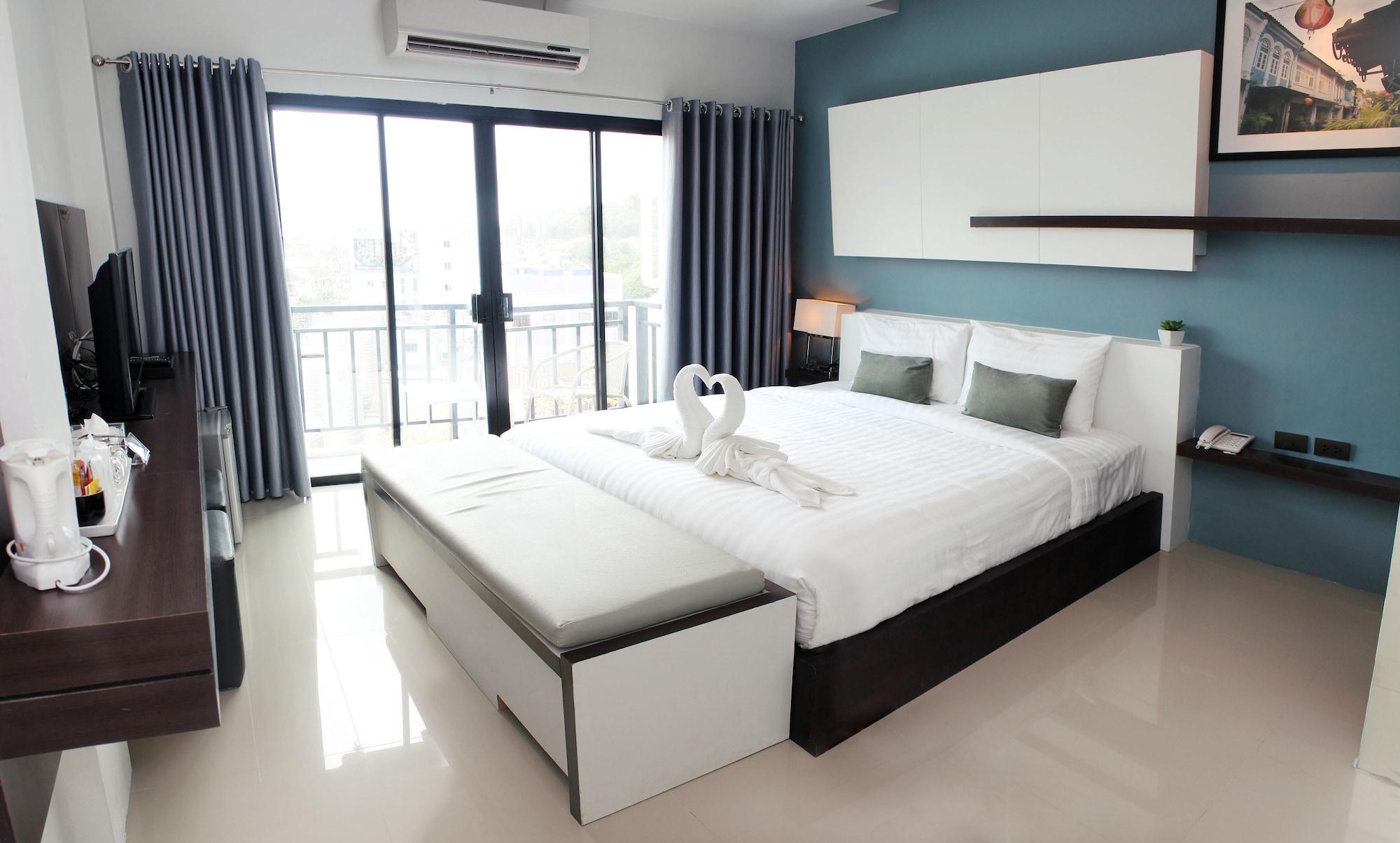 The Artist House Hotel Patong Bagian luar foto