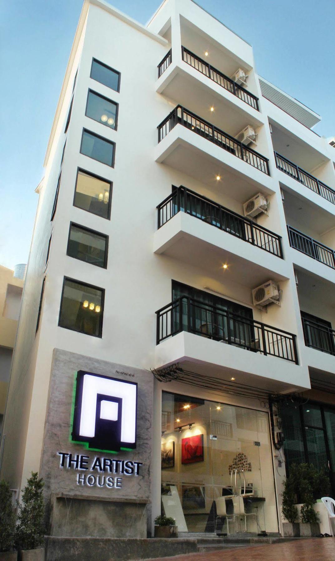 The Artist House Hotel Patong Bagian luar foto